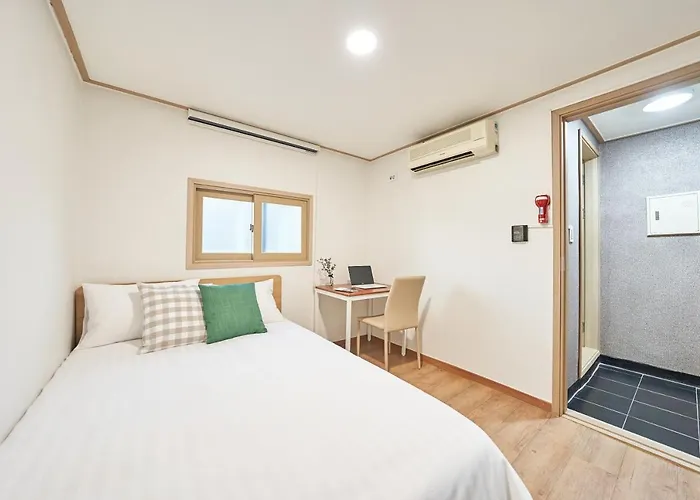 K'stay Sinchon Hotel *
