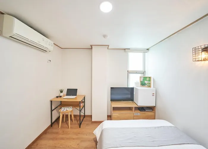 K'stay Sinchon Hotel *